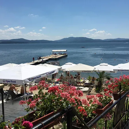 Kamelot Отель *